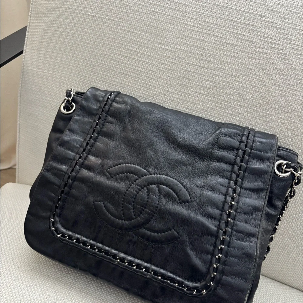 Vintage Black Quilted Shoulder Bag with Chain Trim - Picture 1 of 10